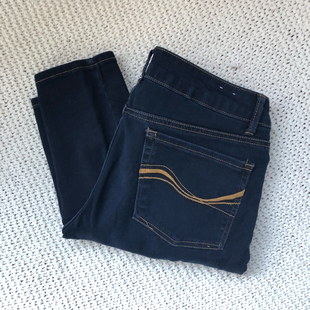 Dark wash skinny leg jegging